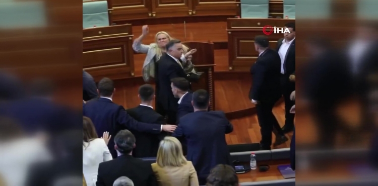 Kosova Başbakanı Kurti'ye Muhalefet Milletvekilinden Yumurtalı Saldırı
